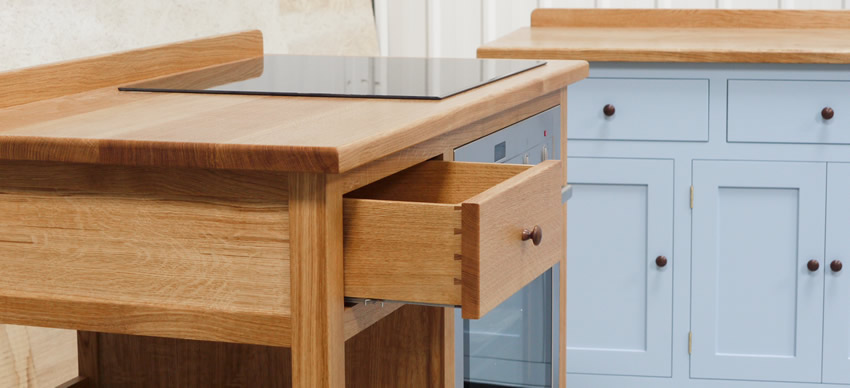 Freestanding hob and cooker unit in solid oa.k